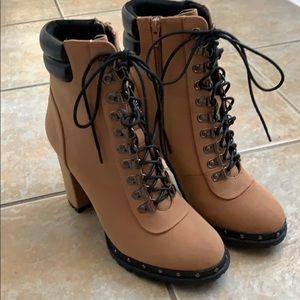 Tan heeled boots NWOT